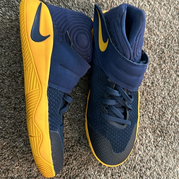 Kyrie Irving Nike shoes sz 7Y - Picture 2 of 5